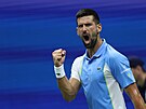 Srb Novak Djokovi se raduje v semifinále tenisového US Open.