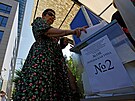 Lidé volí v místních volbách v Doncku, hlavním mst Ruskem okupované Doncké...