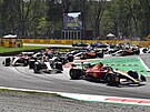 Carlos Sainz v ele Velké ceny Itálie krátce po jejím startu