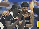 Basketbalisté Jiního Súdánu se radují z výhry nad Angolou.