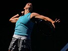 Karolína Muchová servíruje v osmifinále US Open