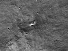 tyikrát zvtený snímek msíního kráteru, který se zejm vytvoil po nárazu...