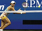 Americká tenistka Madison Keysová dobíhá k míi ve tvrtfinále US Open.