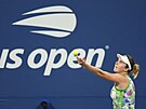Linda Nosková servíruje ve druhém kole US Open