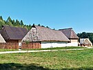 Archeoskanzen stoj� u rybn�ku Horn� a Doln� Trocnov.