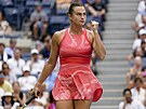 Bloruska Aryna Sabalenková slaví úspch ve tvrtfinále US Open.