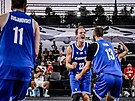 etí basketbalisté se radují po vítzném utkání na mistrovství Evropy ve 3x3 v...