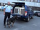 Policejní pes Pita s psovodem Davidem Vedralem.