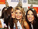 První eská vicemiss Tereza Budková (vlevo), eská Miss 2009 Iveta Lutovská a...