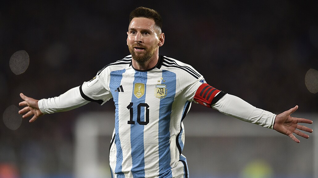Argentinec Lionel Messi slaví branku v utkání kvalifikace o postup na...