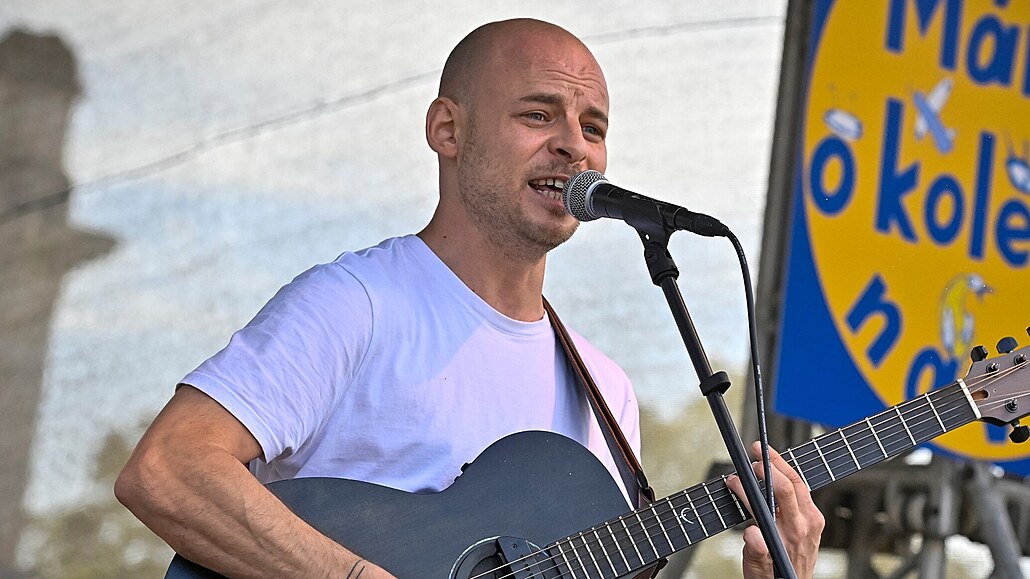 Zp�vák a herec Vojt�ch Záveský alias Vojtaano