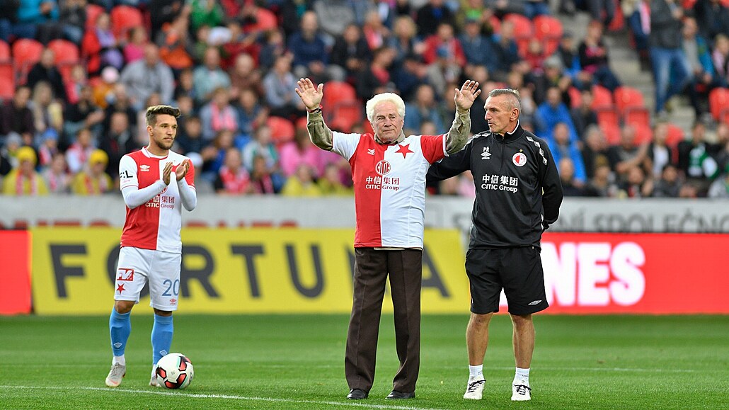 Bývalý slávistický fotbalista Jan Lála slaví osmdesáté narozeniny na trávníku v...