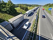 Provoz na dálnici D1 před rozšiřovaným úsekem u Brna nově usměrňuje mobilní...