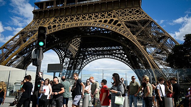 Kdy se zatete do recenz turist z okol Eiffelovy ve, nemete je pehldnout. Zmnek o kapesnch krde v nich napotte stovky. V roce 2015 dokonce personl vyhldkov ve vstoupil do stvky na protest proti neinnosti policie. Zmnilo se jen mlo.