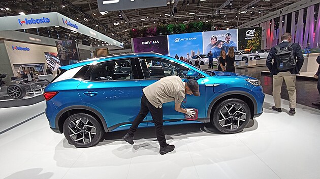 Expozice nsk znaky BYD na autosalonu v Mnichov
