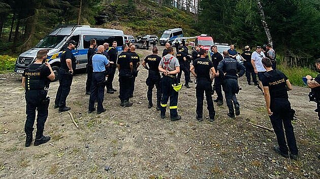 Policist pi ptrn po ztracenm houbai na Dnsku. (16. srpna 2023)