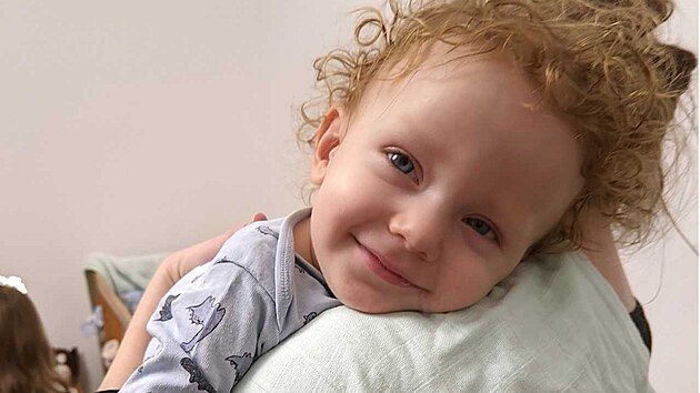 Ve sbírce na genovou terapii pro dvouletého Martina, který trpí syndromem AADC, se za necelé dva týdny vybral milion korun.