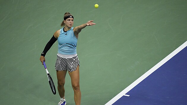 Karolna Muchov servruje v semifinle US Open.