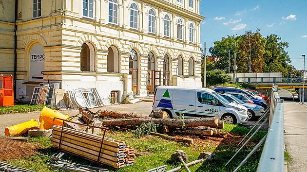 Pokra�uj�c� pr�ce na KD Slavie brzy p�eru�� cyklostezku pod�l Mal�e.