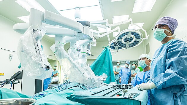 Operace s pomoc robotickho systmu ve Fakultn nemocnici Hradec Krlov (31. srpna 2023)