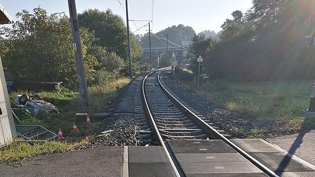 idika na elezninm pejezdu v Dolnch Libchavch vjela pod vlak.