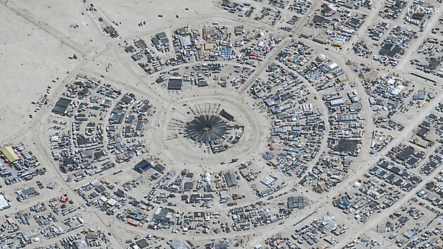 Satelitn snmek ukazuje tbor na festivalu Burning Man v Nevad. (28. srpna 2023)