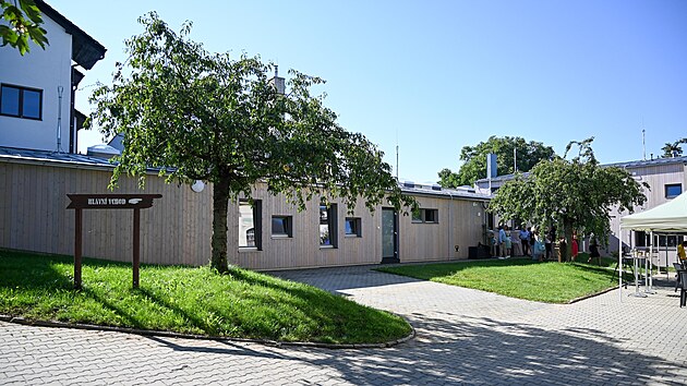 Do zrekonstruovanch prostor pstavby Jadrnkovy vily ve Frytku se nasthoval tdenn stacion pro osoby se zdravotnm postienm.