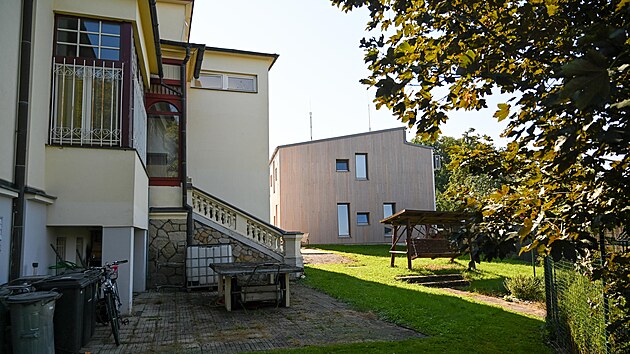 Do zrekonstruovanch prostor pstavby Jadrnkovy vily ve Frytku se nasthoval tdenn stacion pro osoby se zdravotnm postienm.