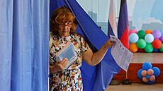 Lidé volí v místních volbách v Doncku, hlavním mst Ruskem kontrolované...