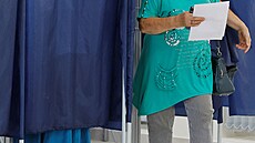 Lidé volí v místních volbách v Don�cku, hlavním m�st� Ruskem kontrolované...