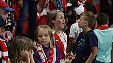 D�t�tí fanou�ci na slávistické severní tribun�.