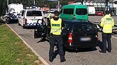 Na 111. km dálnice D1 smr Praha zastavili celníci osobní vozidlo Opel Astra s...