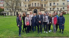 Litom��ický Deutschklub na náv�t�v� n�meckého velvyslanectví v Praze. Uprost�ed...