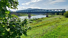 Lávka, která spojí b�ehy Labe, bude zav�ená na �elezni�ní most.