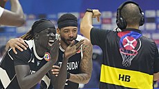 Basketbalisté Jiního Súdánu se radují z výhry nad Angolou.