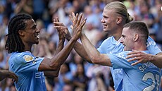 Fotbalisté Manchesteru City oslavují gól Erlinga Haalanda.