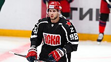 Ruský úto�ník Maxim Mamin se rozcvi�uje v dresu s písmenem Z.