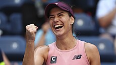 Rumunska tenistka Sorana Cirsteaová s úsm�vem slaví postup do �tvrtfinále US...