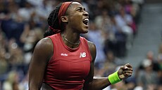 Ameri�anka Coco Gauffová se hecuje ve finále US Open.