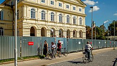 Pokra�ující práce na rekonstrukci KD Slavie p�eru�í cyklostezku podél Mal�e.