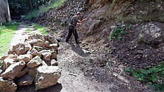 Rekonstrukce historické op�rné zdi v parku zámku Kyn�vart.