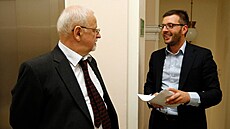 Bývalý editel Galerie Stedoeského kraje Jan Tetík u soudu (3. kvtna 2012)