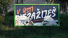 Provokativní billboard hokejových Litoměřic v Ústí nad Labem byl poškozen.