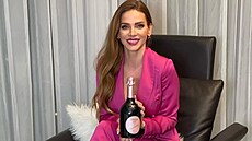 Prosecco Rosé by Andrea Vereová má jasnou svtle rovou barvu a intenzivní a...