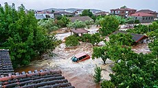 Řecko po požárech nyní zasáhly prudké povodně. Záplavy způsobila silná bouře,...
