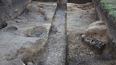 Archeologové objevili v Ostro�ské Lhot� na Uherskohradi��sku kostry staré...