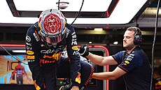 Max Verstappen z Red Bullu jde do tréninku ped Velkou cenou Itálie.