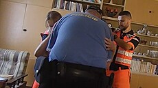 Seniorka spadla ve svém byt� a nemohla se zvednout. Doplazila se alespo� do...