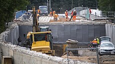 Uzavírka mostu v Týnci nad Labem se prodlouí zhruba o msíc (1. záí 2023)