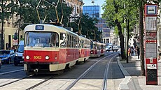 Tramvaj srazila chodce v Je�né ulici, poblí� zastávky �t�pánská (8. zá�í 2023)